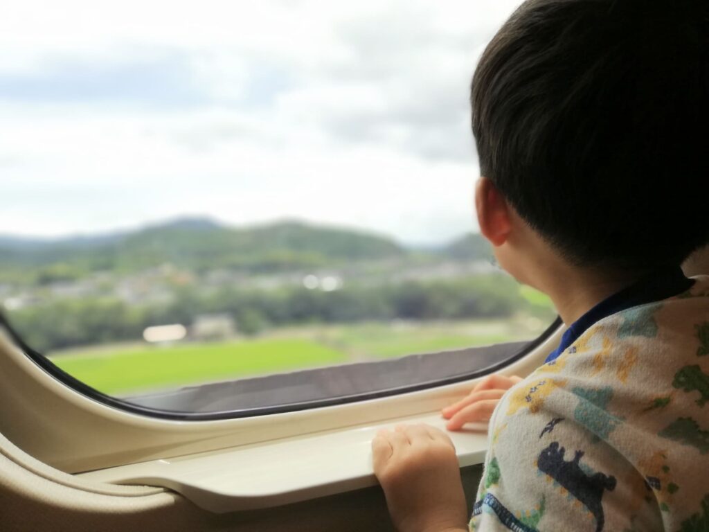 新幹線で子供を静かにさせる時間つぶしの方法とは 長時間飽きない暇つぶしの工夫も 格安トラベラー