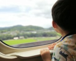 新幹線で子供を静かにさせる時間つぶしの方法とは？長時間飽きない暇つぶしの工夫も！